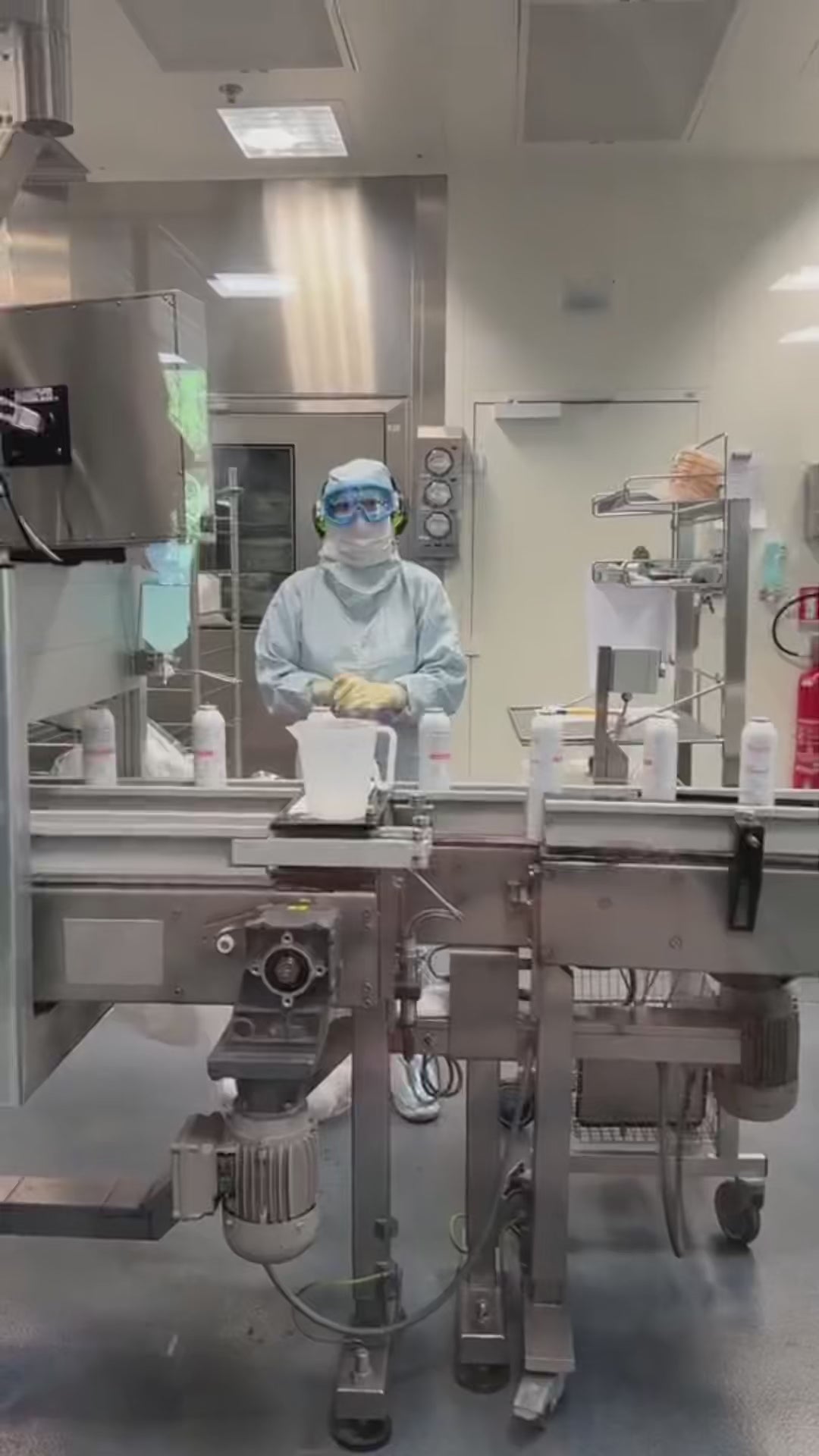 Charger la vidéo : &lt;p&gt;Nos locaux ne sont pas qu’un espace de production. Ce sont les coulisses d’une exigence, d’un engagement : créer des soins responsables, efficaces, et sûrs. C’est ici, en Europe, que nous imaginons, développons et testons chaque produit dans les règles les plus strictes.&lt;/p&gt;